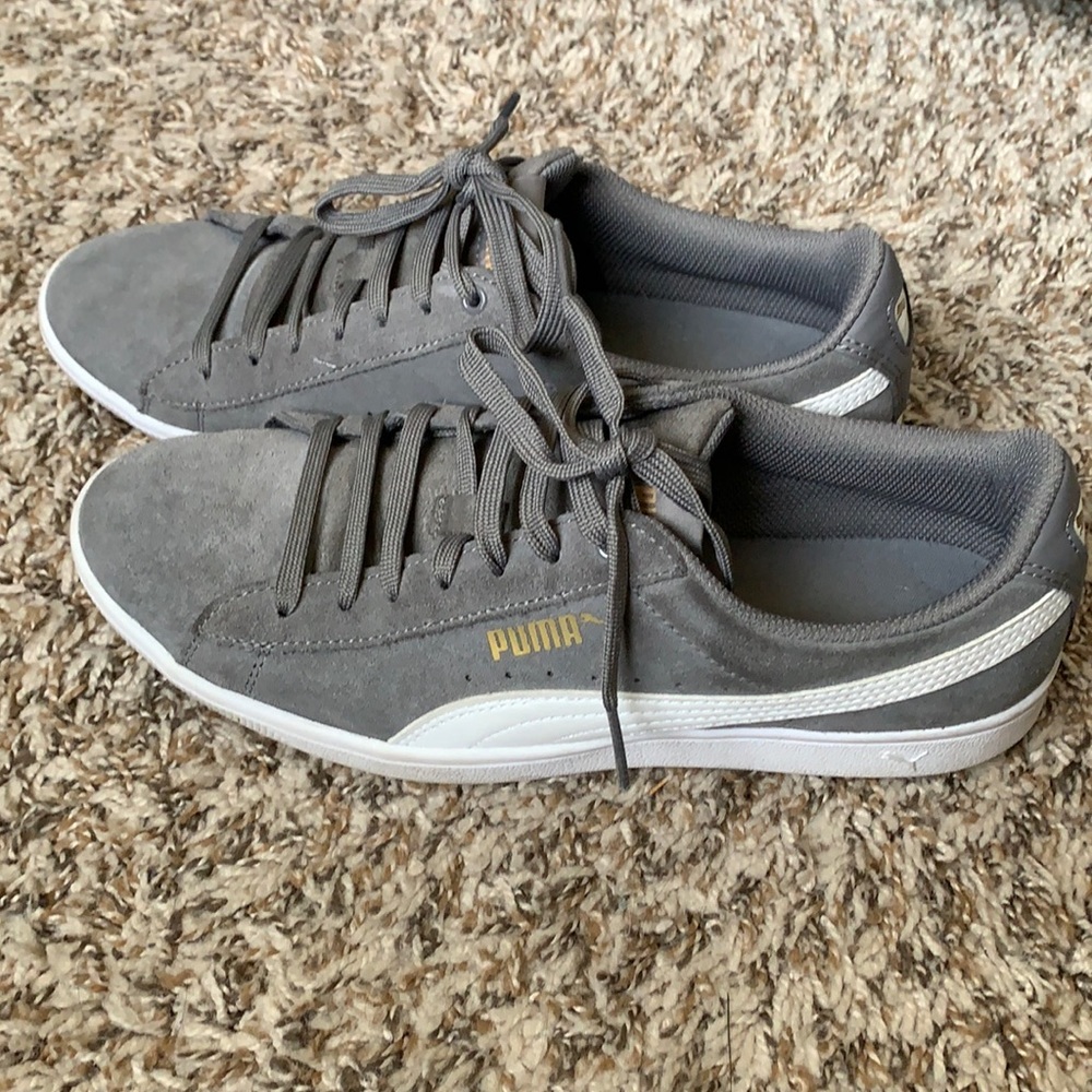 Size 9 women’s Puma shoes